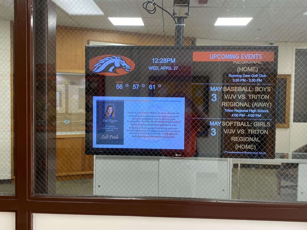 digital signage for schools